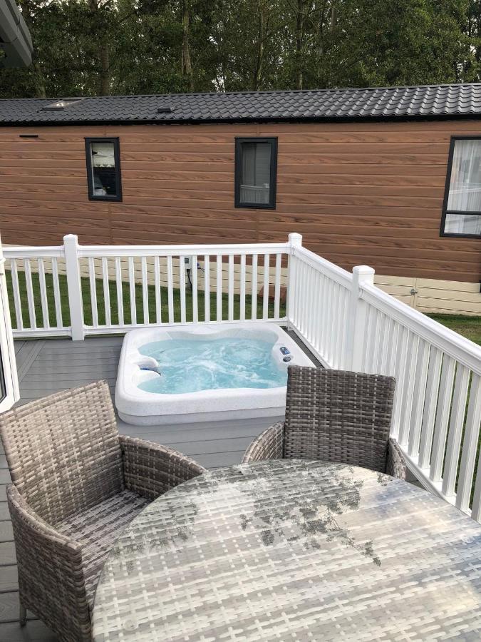 The Poplars Lodge With Hot Tub York Exteriér fotografie
